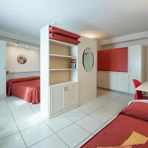 White Palace , Cento (Emilia-Romagna) Italia